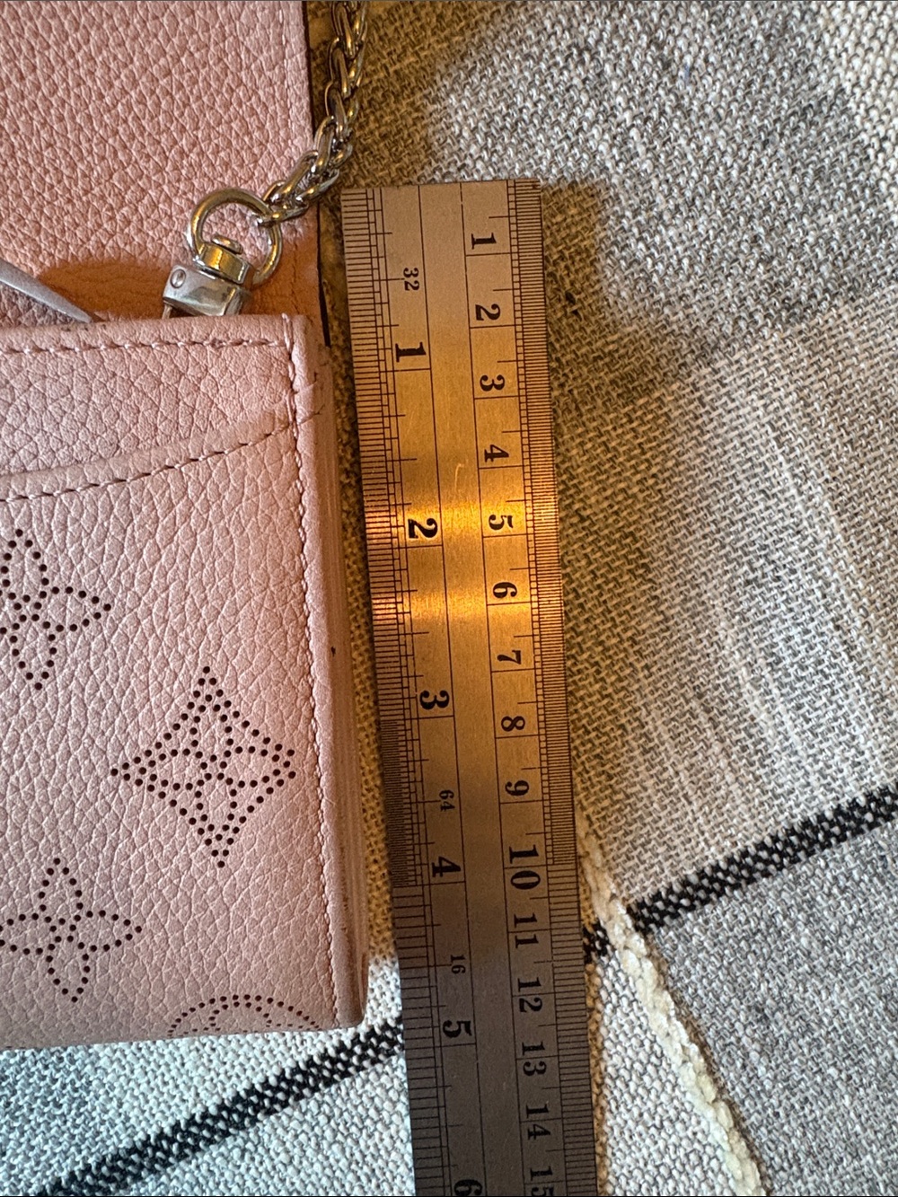 Louis Vuitton Pink Mahina Leather Crossbody XL Wallet on chain - Picture 15 of 15